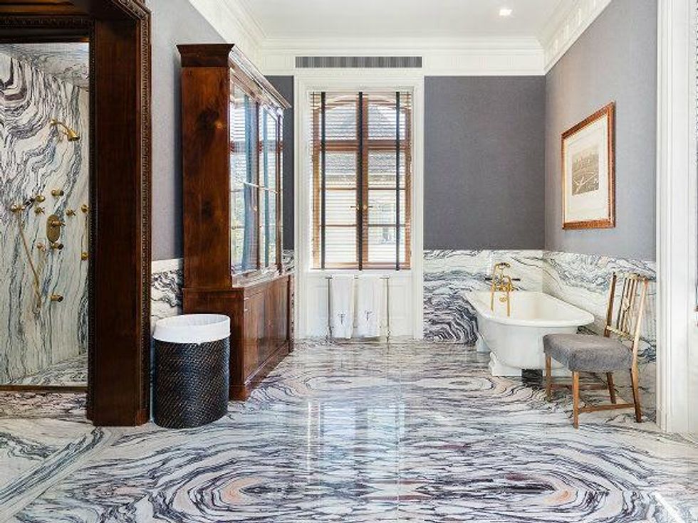 10000 Hollow Way master bath