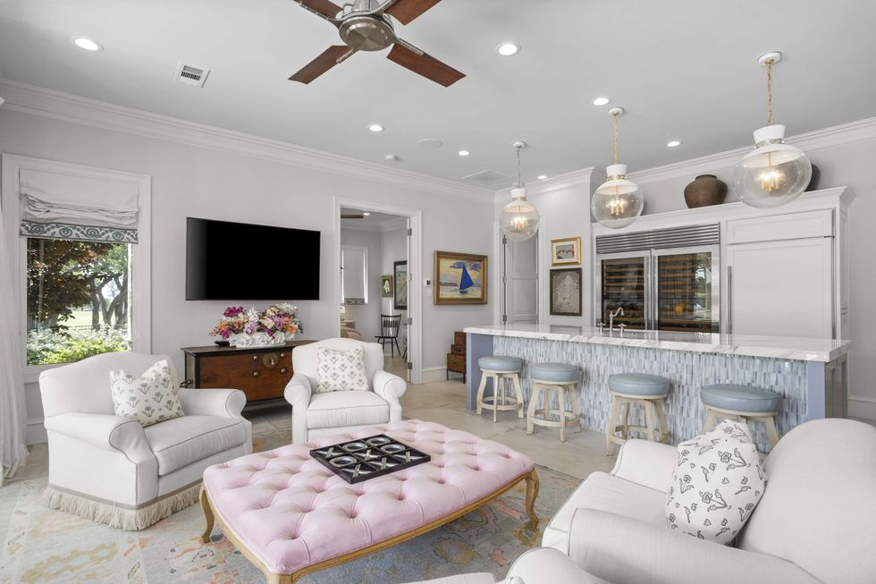 1128 Shady Oaks Lane, Westover Hills, Fort Worth luxury home for sale, cabana living room and kitchen