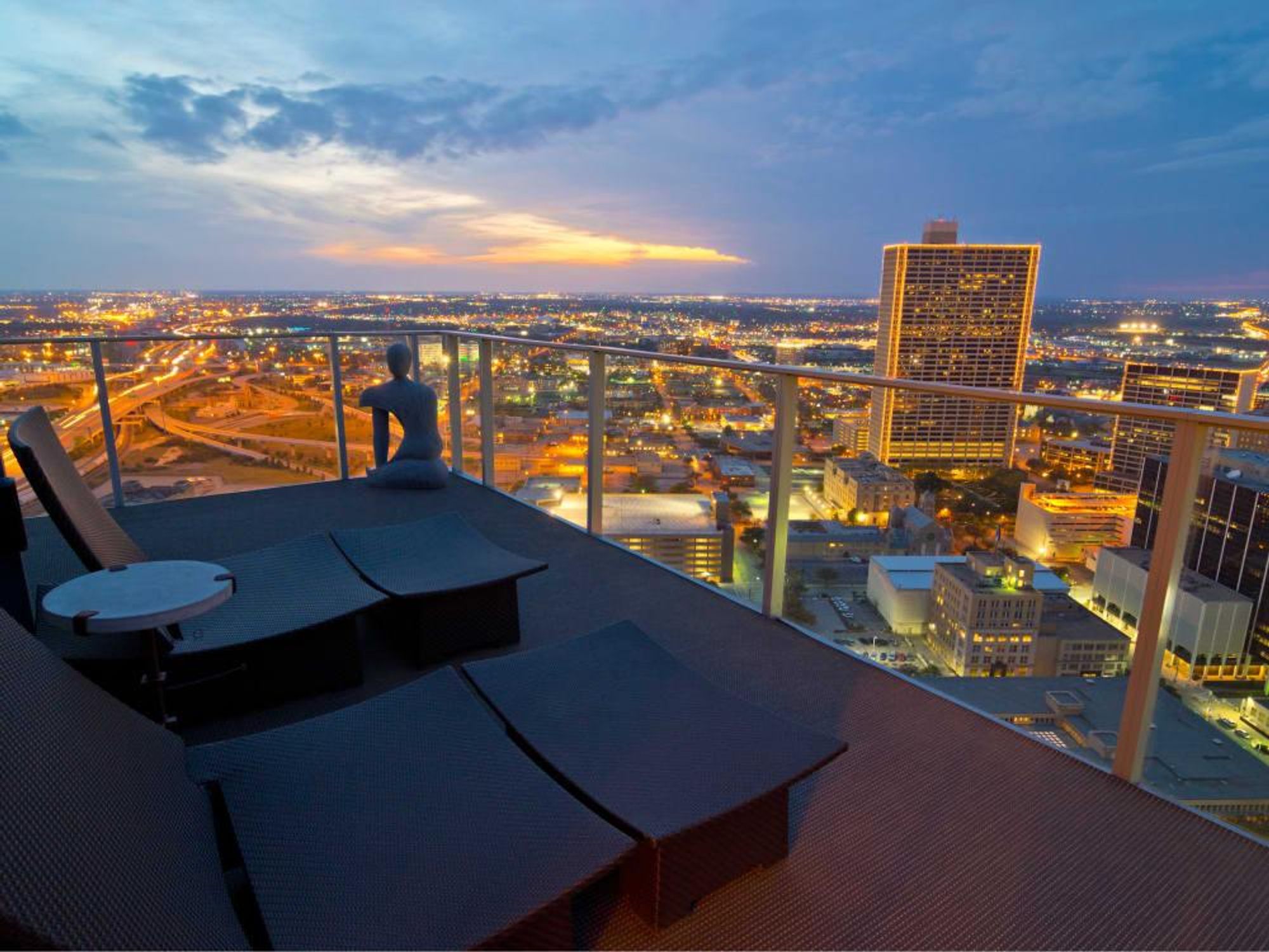 1301 Throckmorton St. Fort Worth Omni penthouse for sale