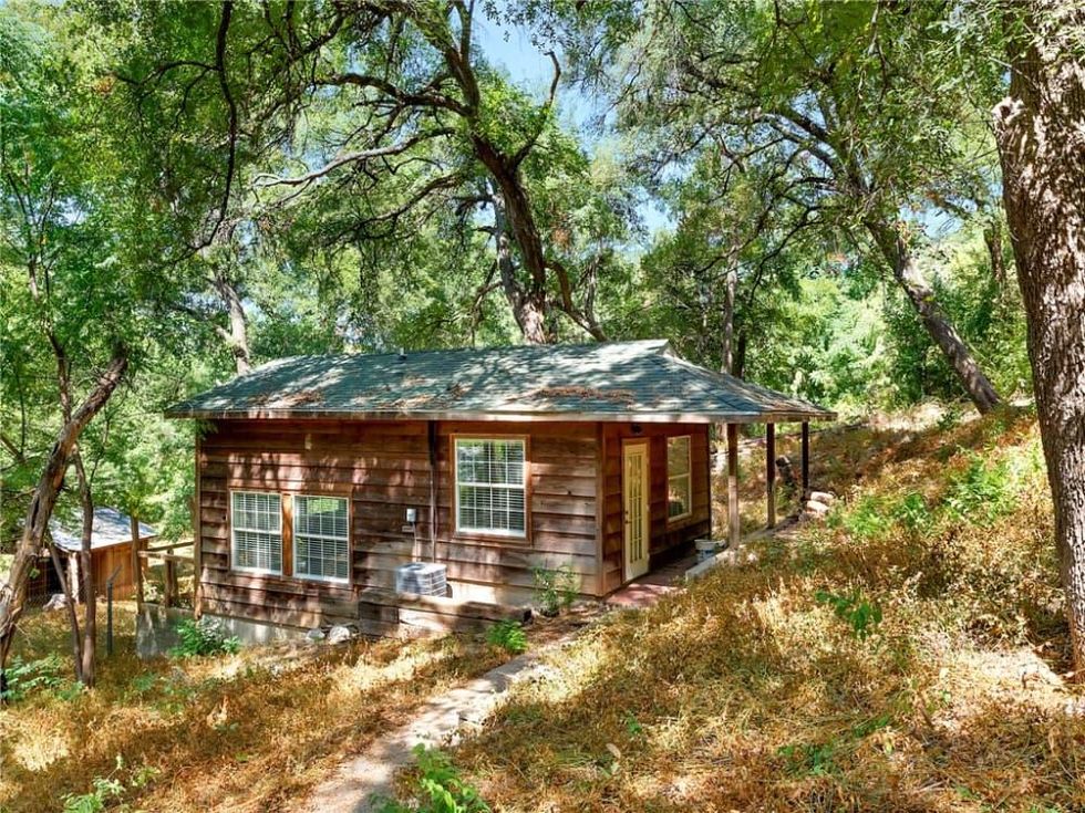 1414 Mistletoe Dr guest house