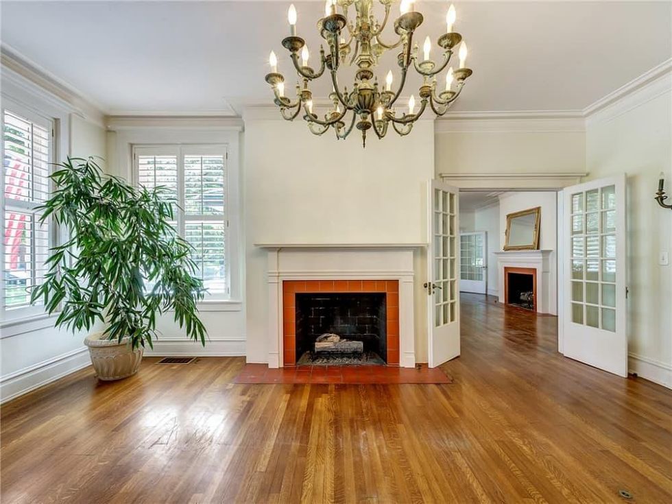 1414 Mistletoe Dr living room