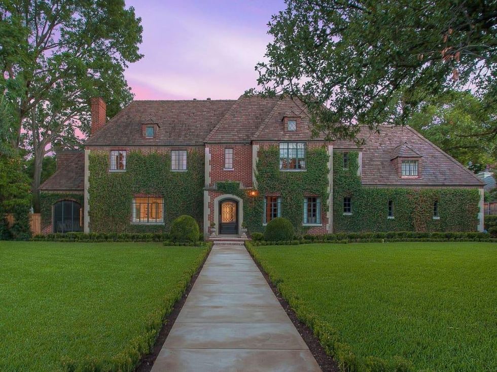 22 Valley Ridge Road, Westover Hills