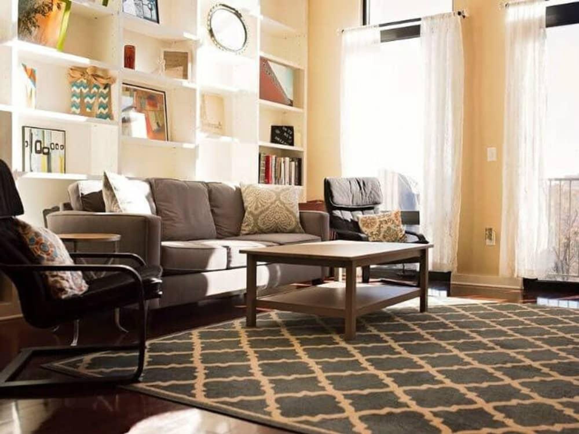 2608 Museum Way living room