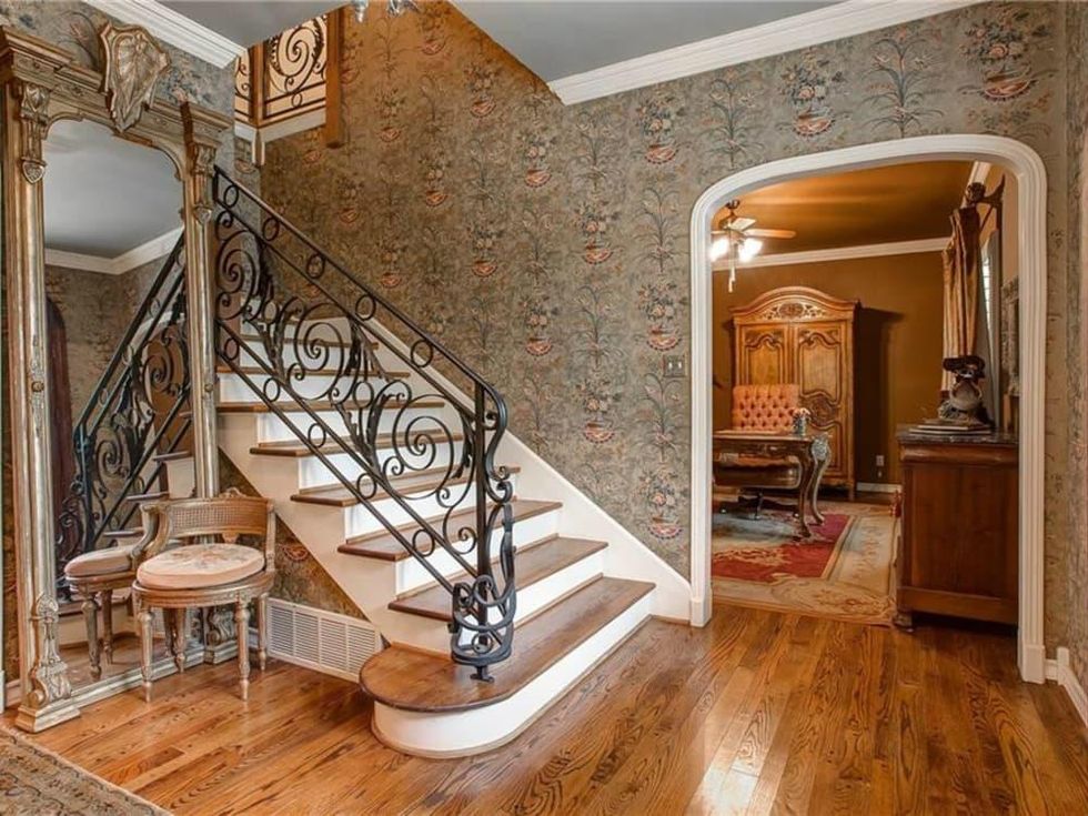 3601 Ledgeview Court, Stairwell real