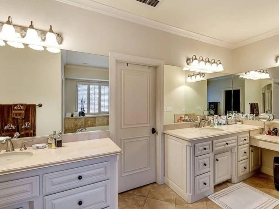 4604 Alta Dr bathroom