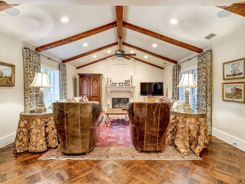 4604 Alta Dr living room