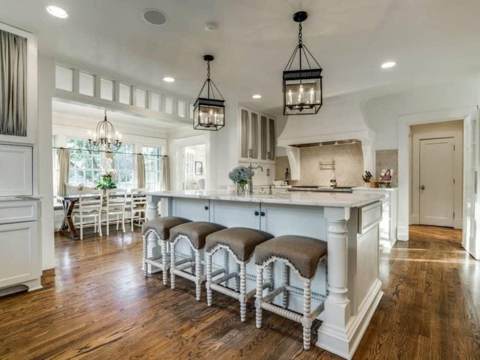 5450 Auburndale Ave. kitchen