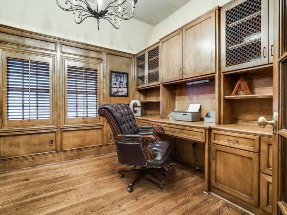 5450 Auburndale Ave. office