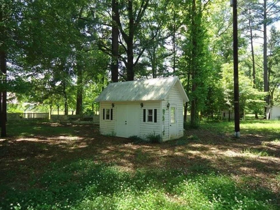 794 FM 2694, Shelbyville