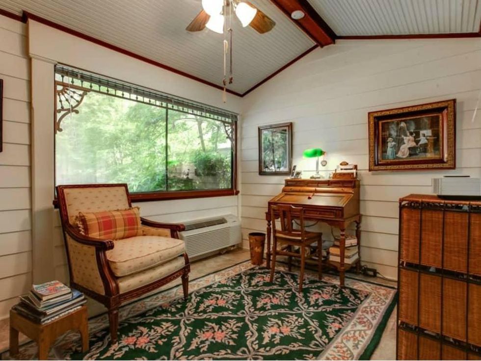 800 Virginia Pl. den