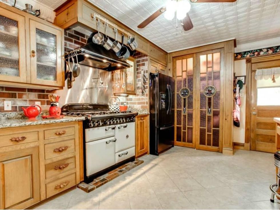 800 Virginia Pl. kitchen