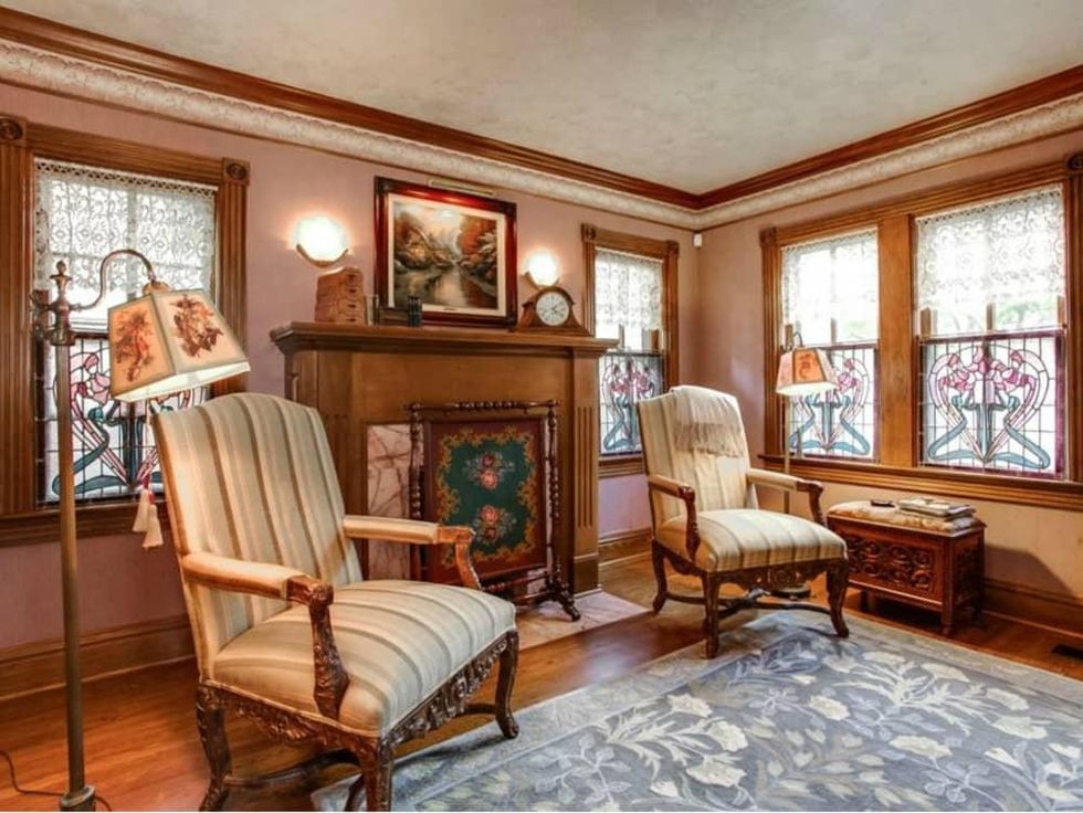 800 Virginia Pl. living room