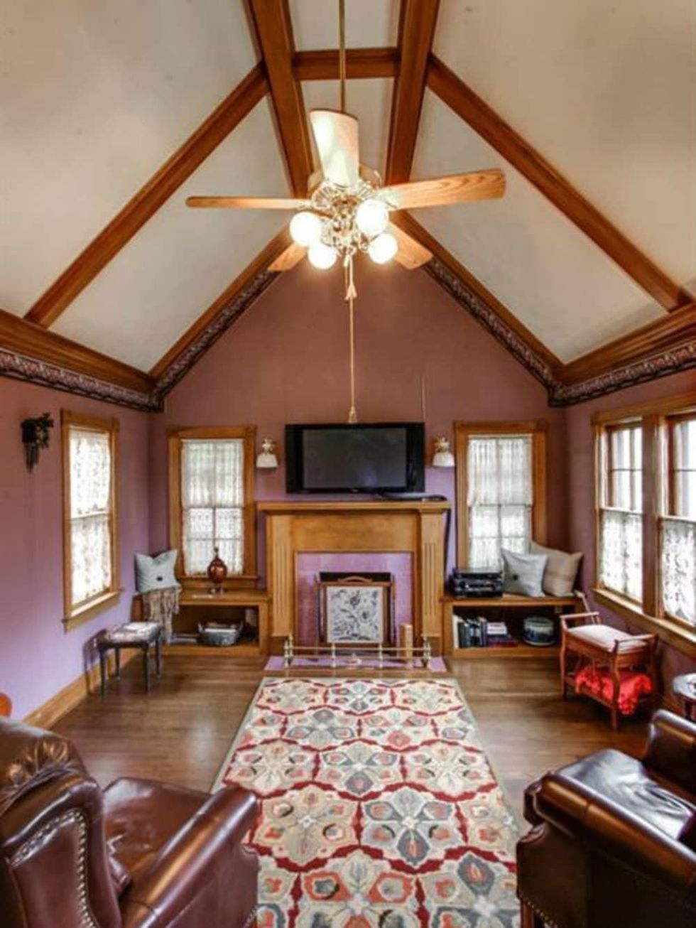 800 Virginia Pl. living room