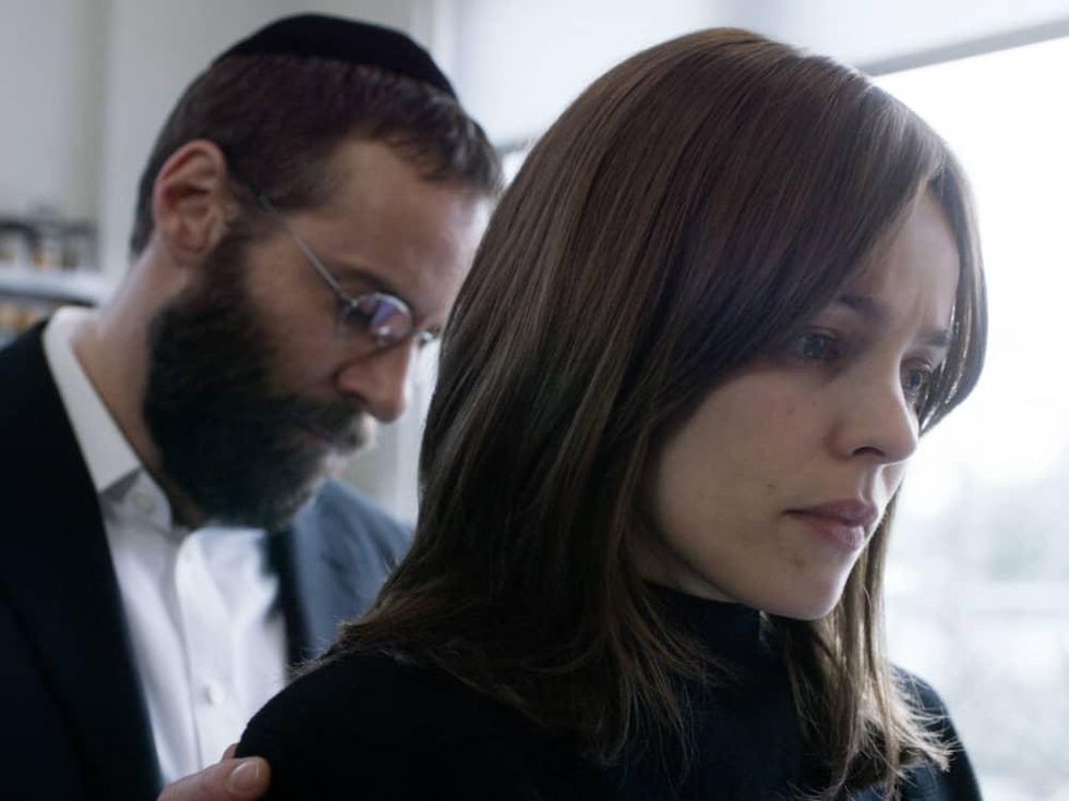 Alessandro Nivola and Rachel McAdams in Disobedience