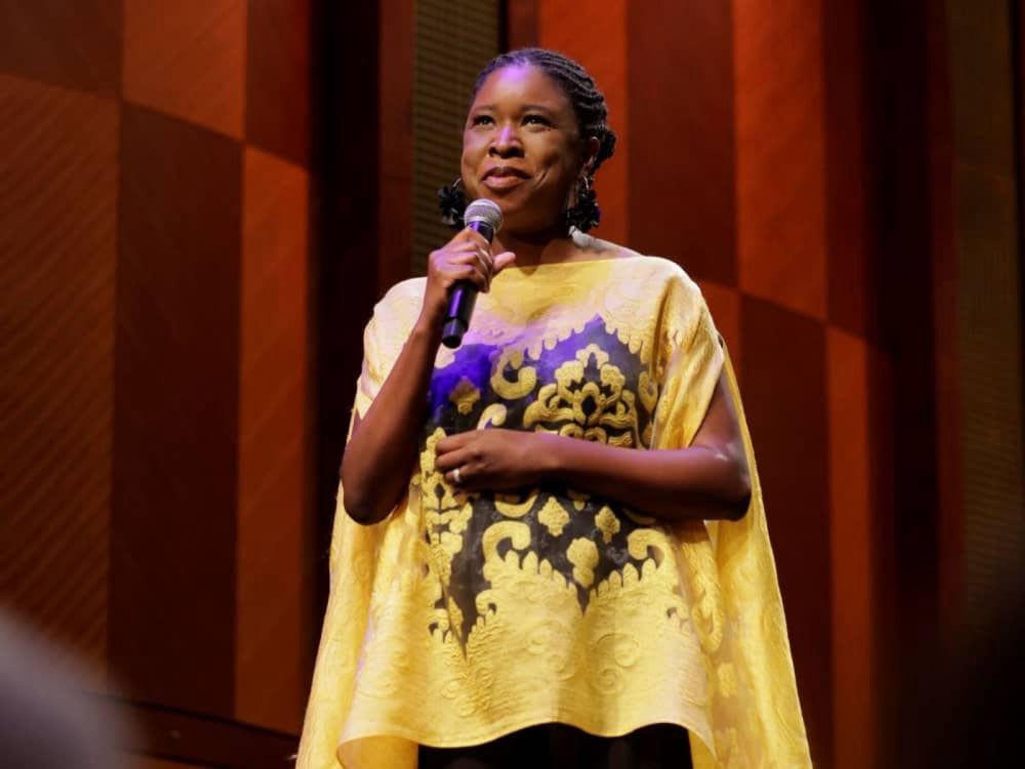 Artina McCain emcees the first night of the final round.