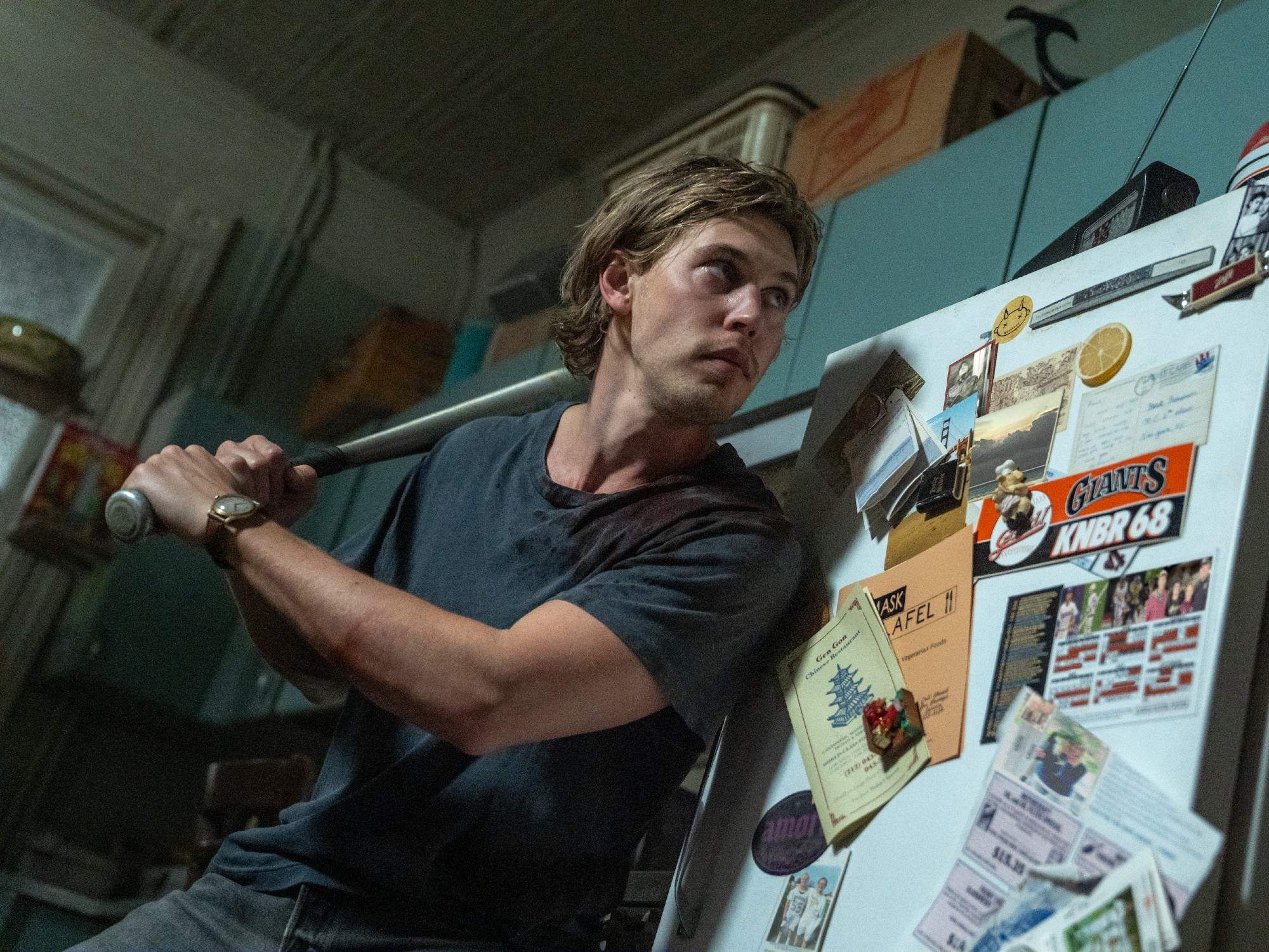 Austin Butler in Caught Stealing