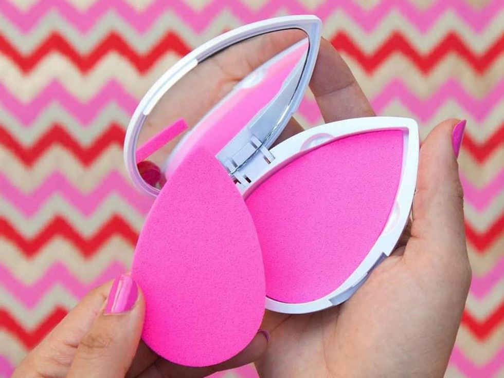 Beautyblender Blotterazi makeup