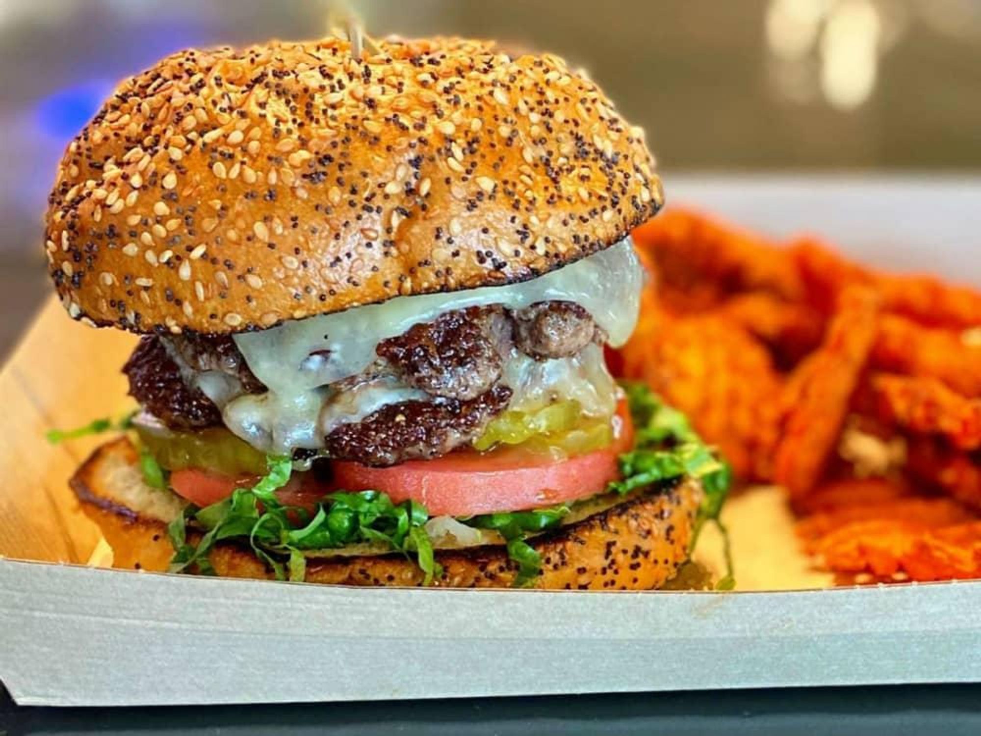 Berry Street Ice House burger