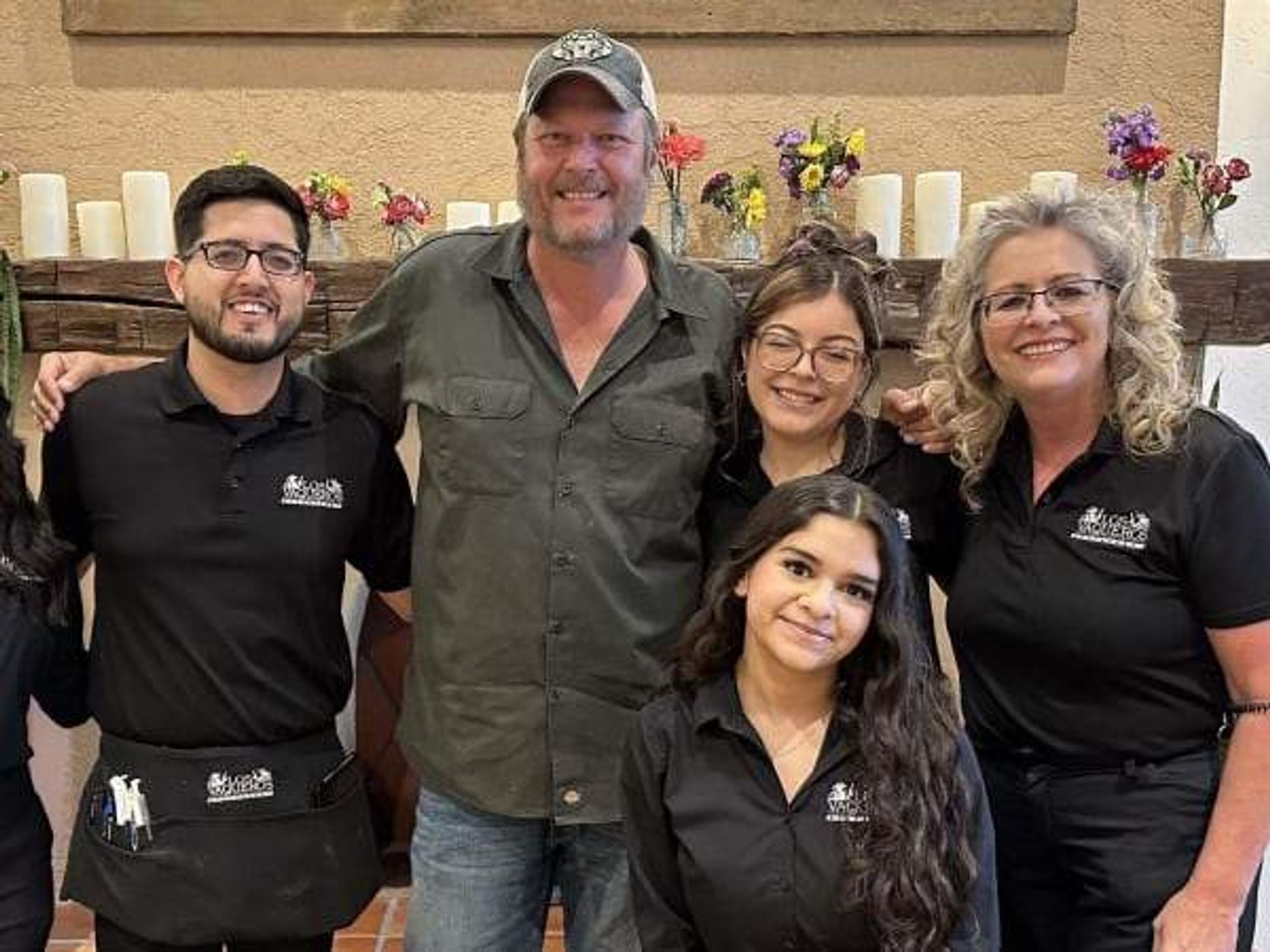 Blake Shelton with Los Vaqueros crew