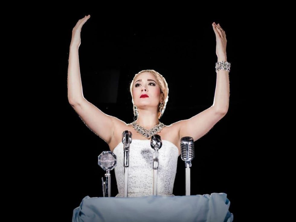 Casa Man\u0303ana presents Evita