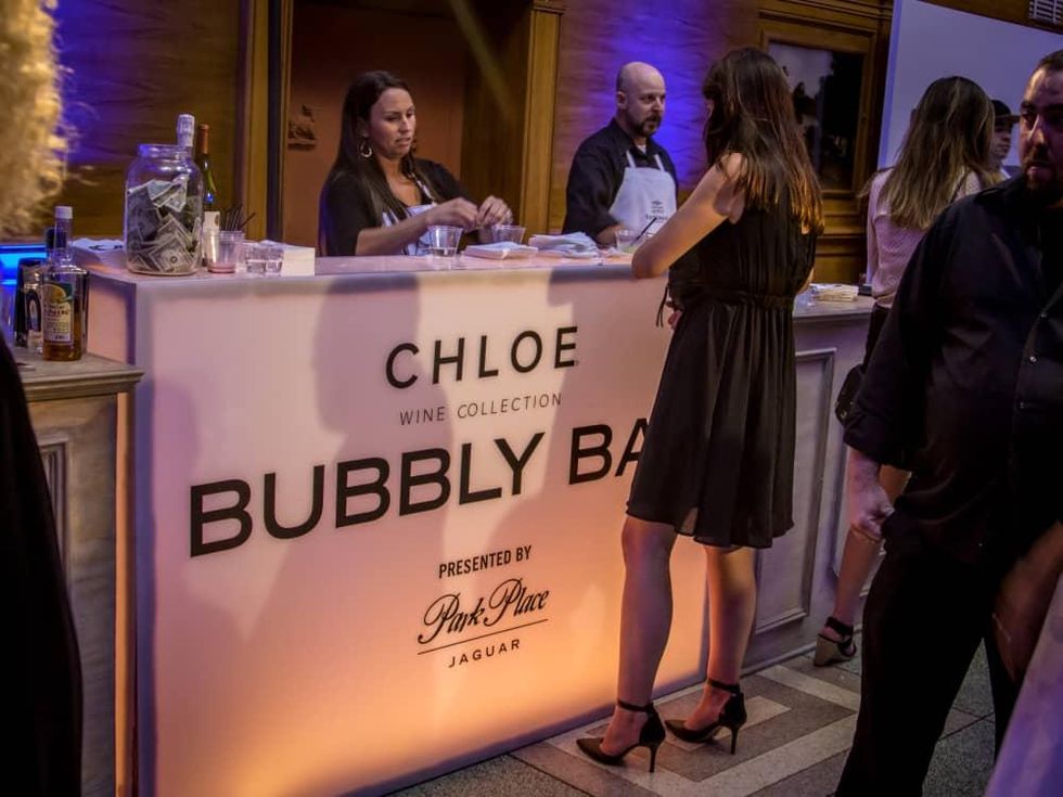 Chloe Bubbly Bar