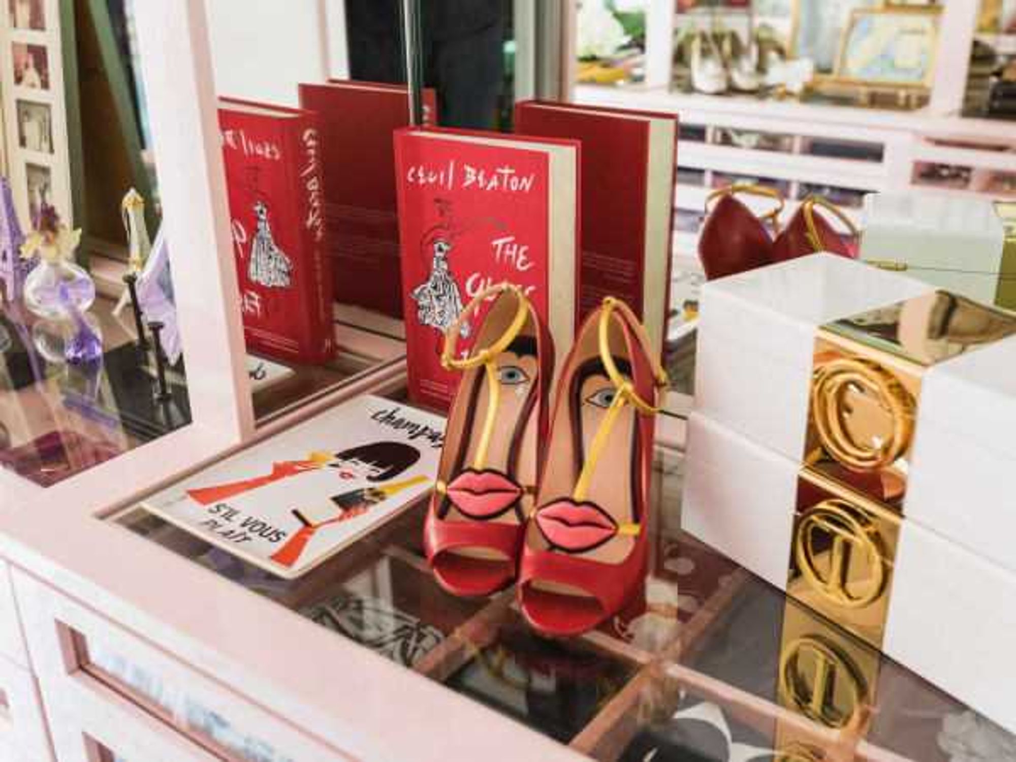 Cluttercore home design trend