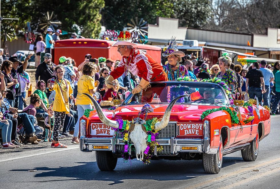 cowboy mardi gras bandera 2025