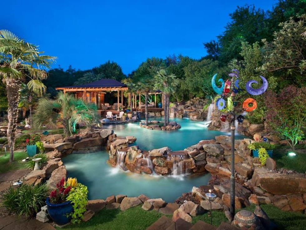 Dallas pool designed by Pool Environments Inc.