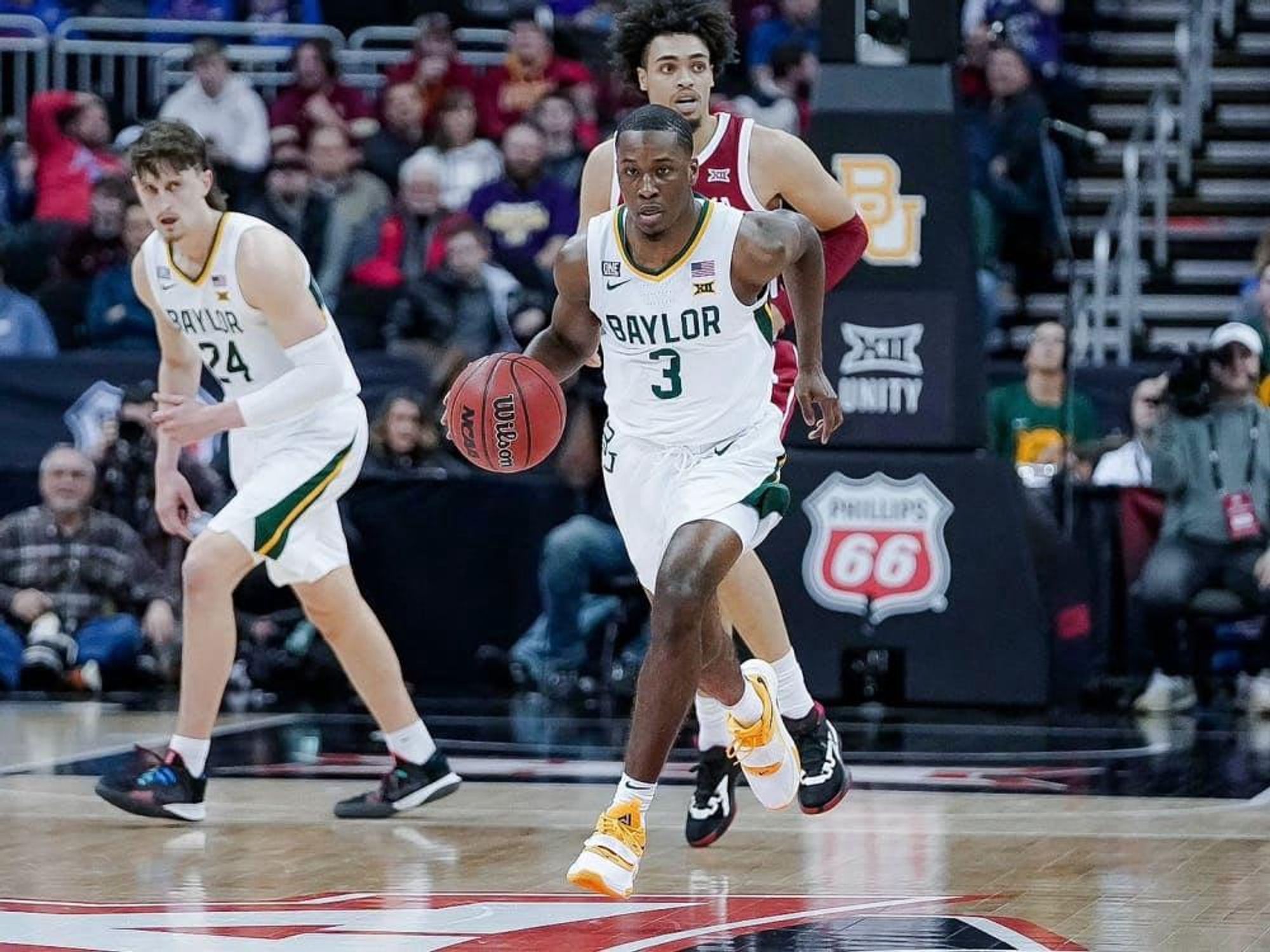 Defending national champion Baylor will start its title defense at Dickies Arena, as the arena hosts March Madness games on March 17 and 19.
