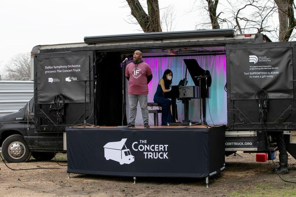 DSO concert truck, Lawrence Brownlee