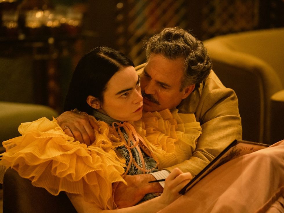 Emma Stone and Mark Ruffalo in Poor Things