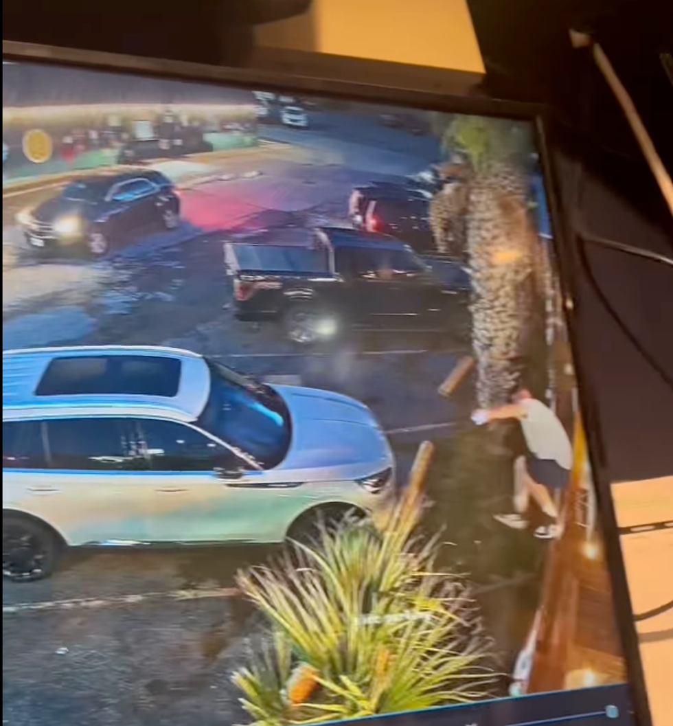 Fins Patio Bar & Grill / Facebook