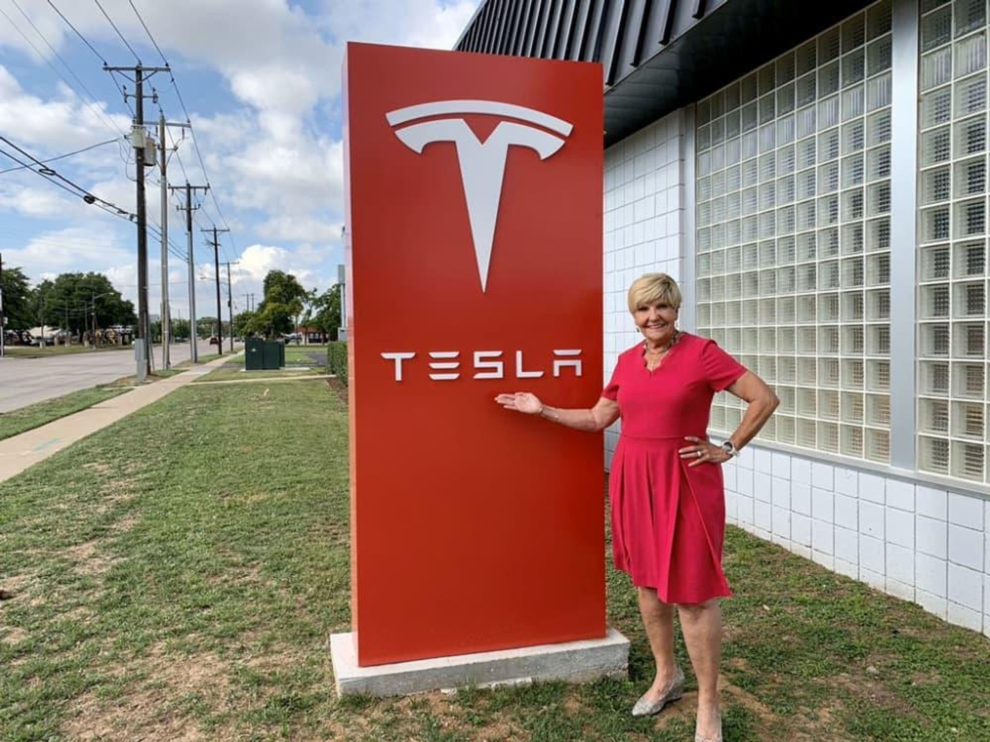 Fort Worth Mayor Betsy Price, Tesla