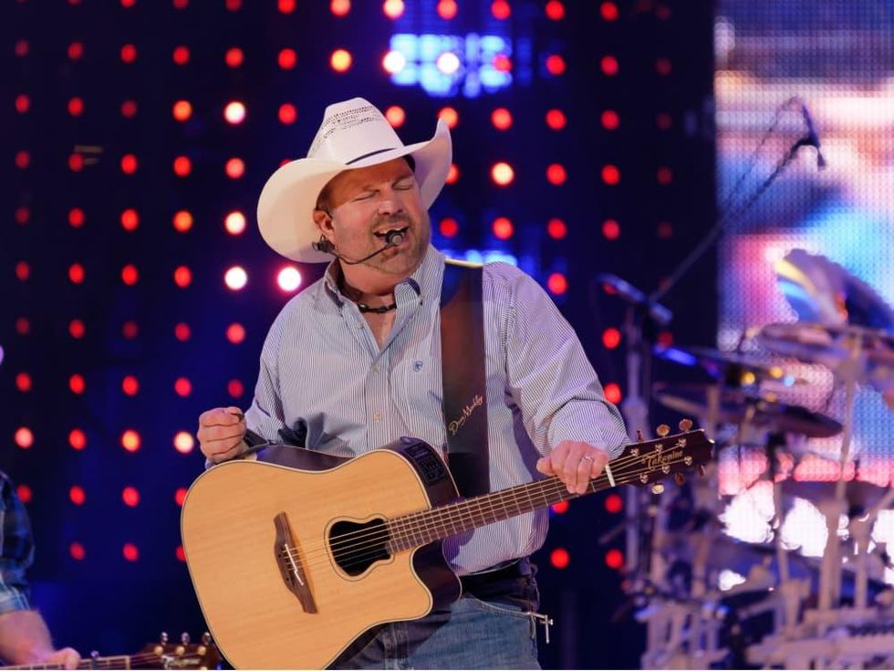Garth Brooks opening night RodeoHouston eyes closed