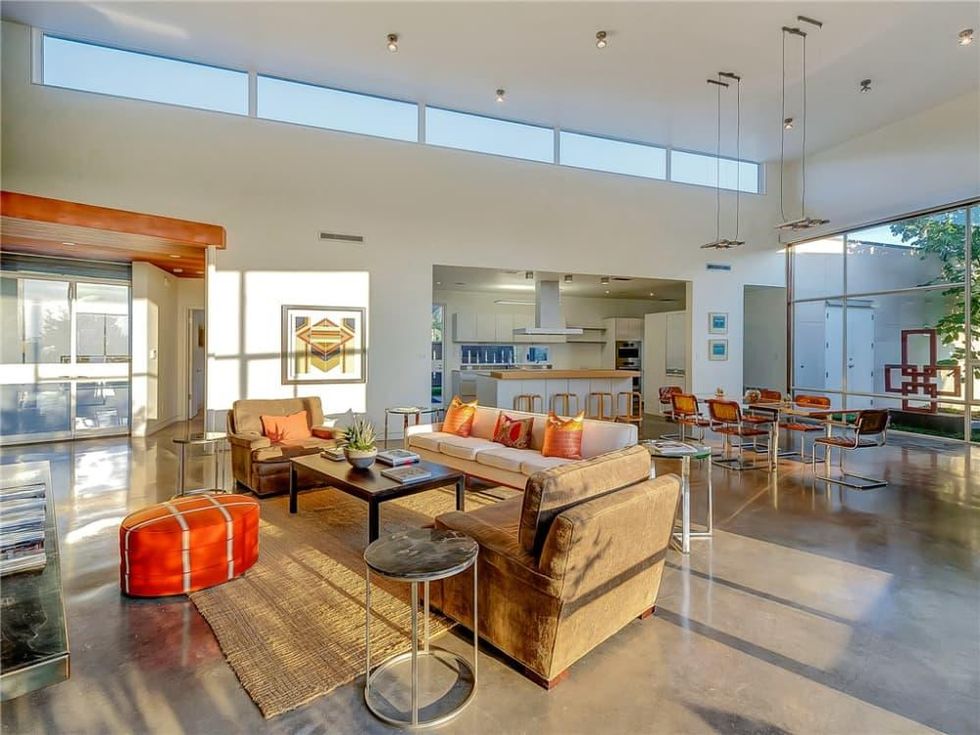 Great room at 6628 Sahalee in Fort Worth