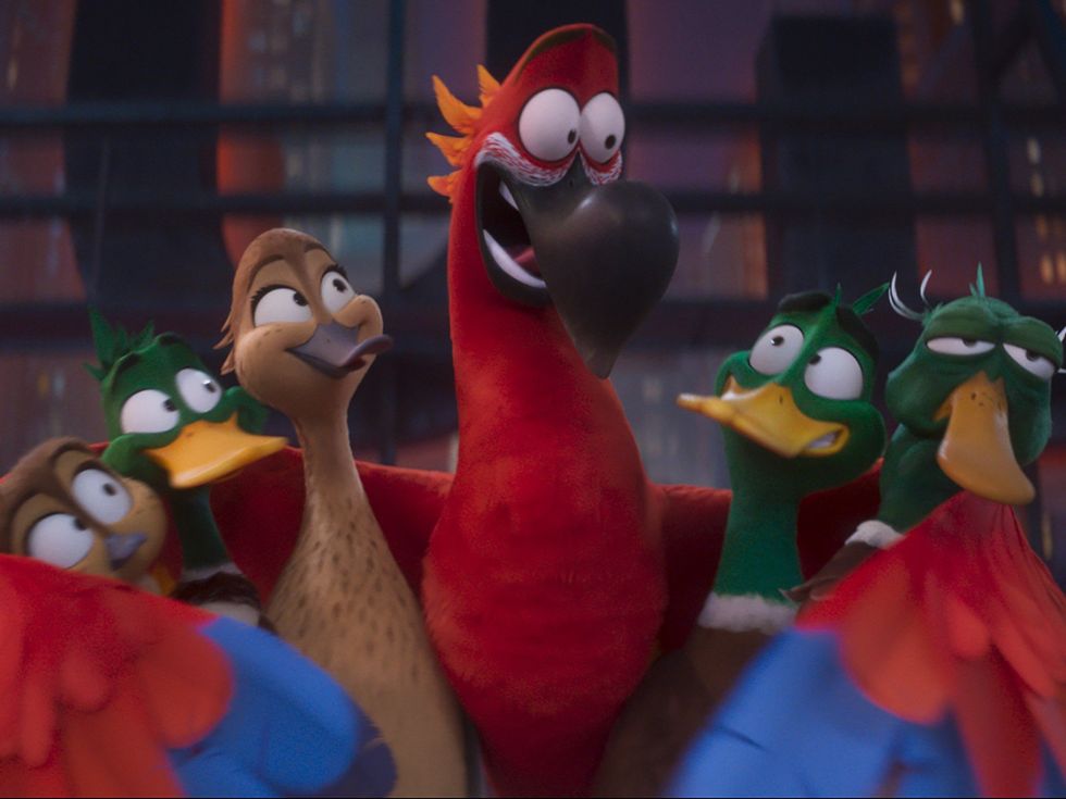 Gwen (Tresi Gazal), Dax (Caspar Jennings), Pam (Elizabeth Banks), Delroy (Keegan-Michael Key), Mack (Kumail Nanjiani), and Uncle Dan (Danny DeVito) in Migration