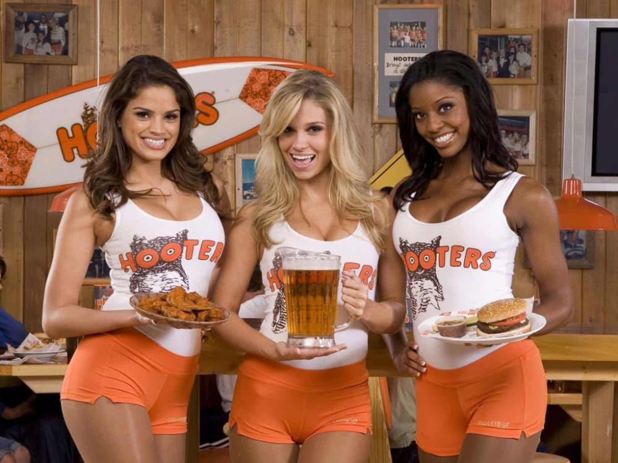 Hooter's girls waitresses