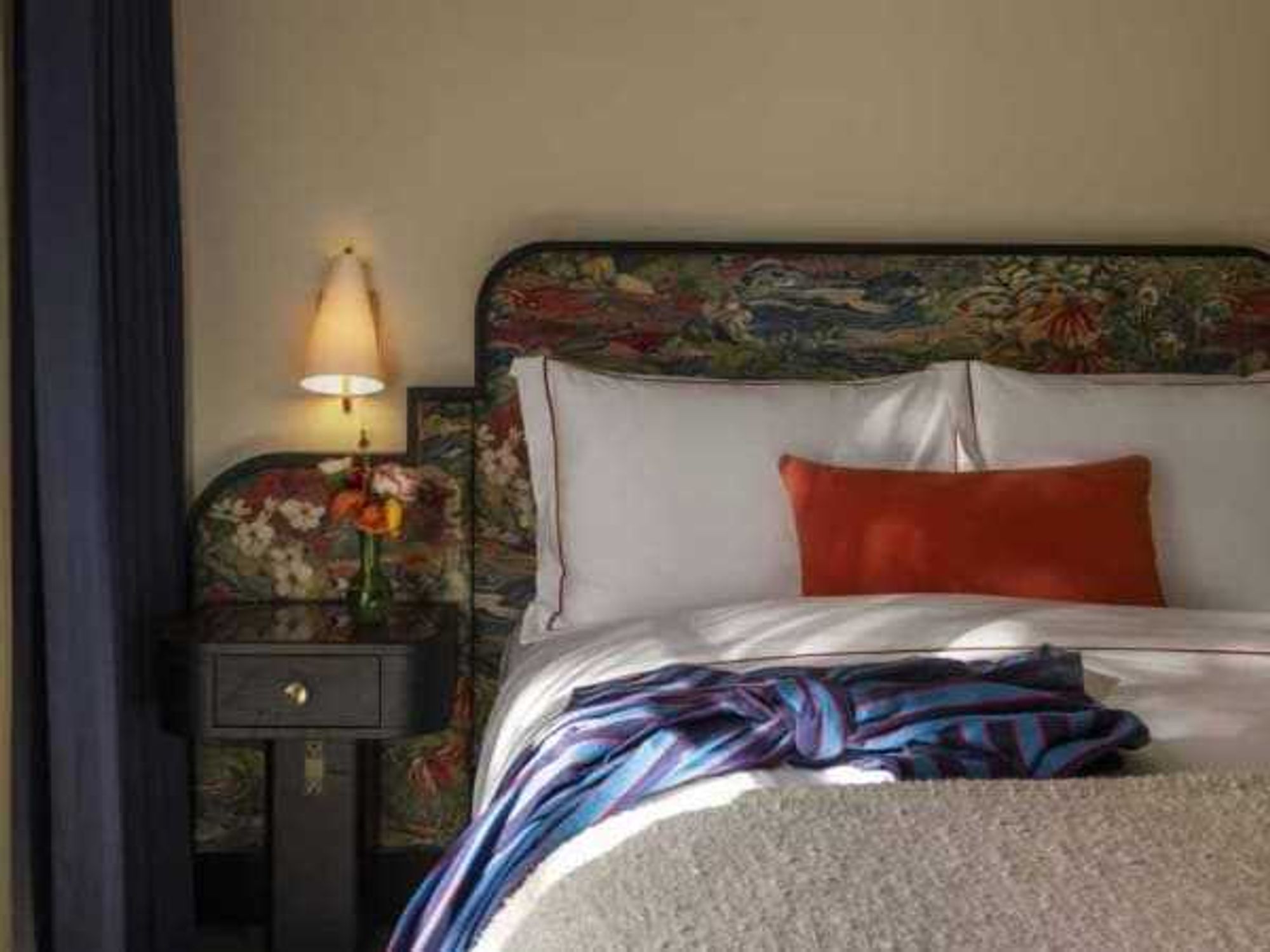 Hotel Daphne bedroom