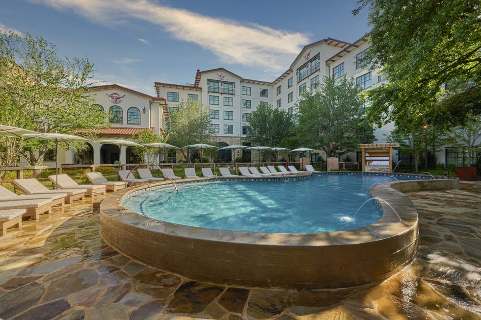 Hotel Drover backyard