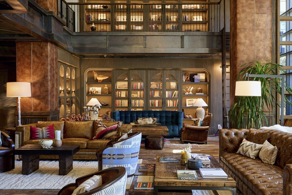 Hotel Drover lobby library