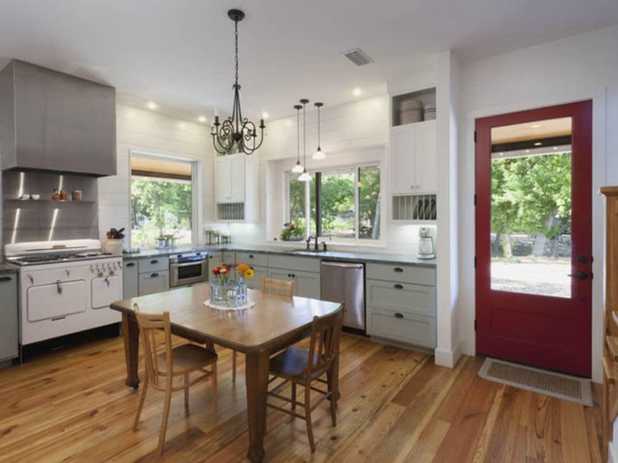 https://fortworth.culturemap.com/media-library/houzz-colorful-farmhouse-kitchen.jpg?id=30458790&width=2000&height=1500&quality=85&coordinates=0%2C0%2C0%2C0