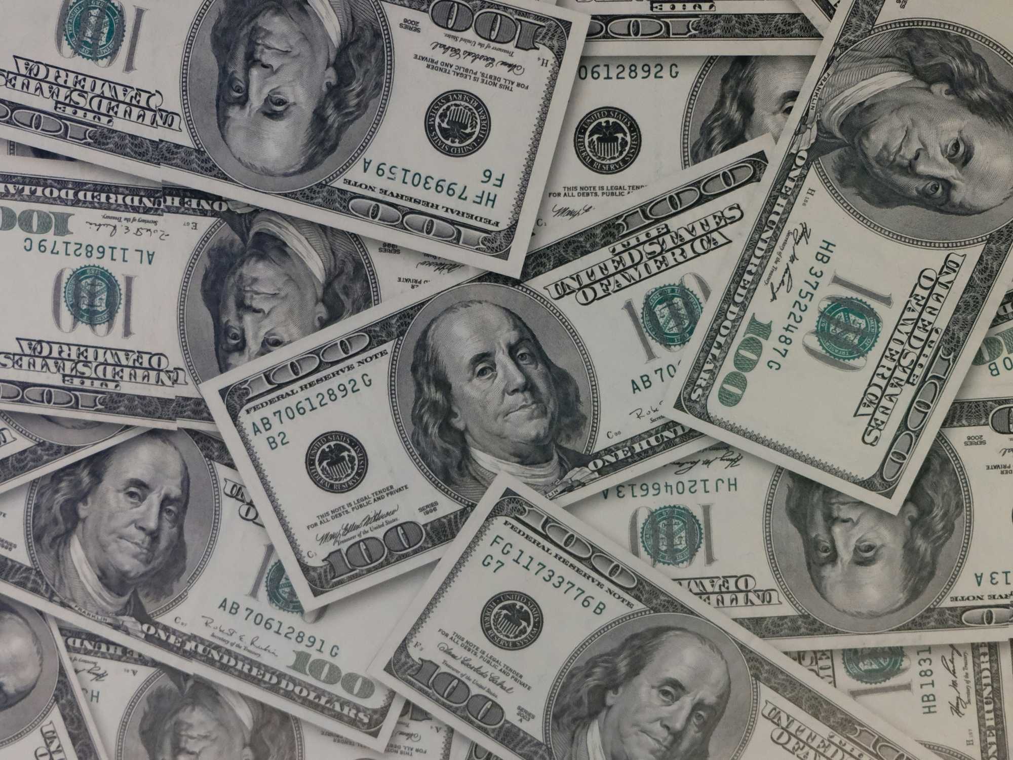 Hundred dollar bills, income study, top 1 percent earners in Texas