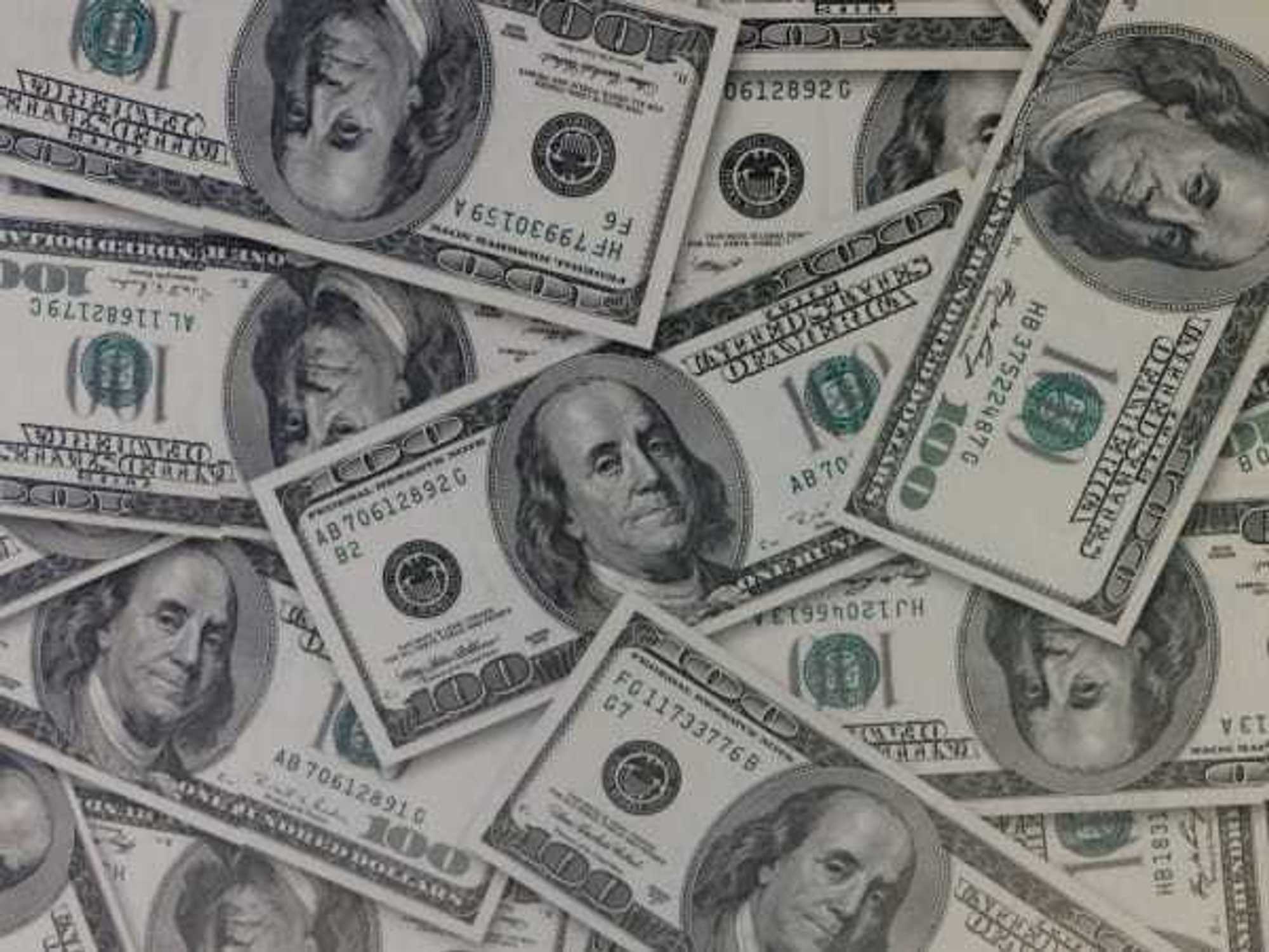 Hundred dollar bills, income study, top 1 percent earners in Texas