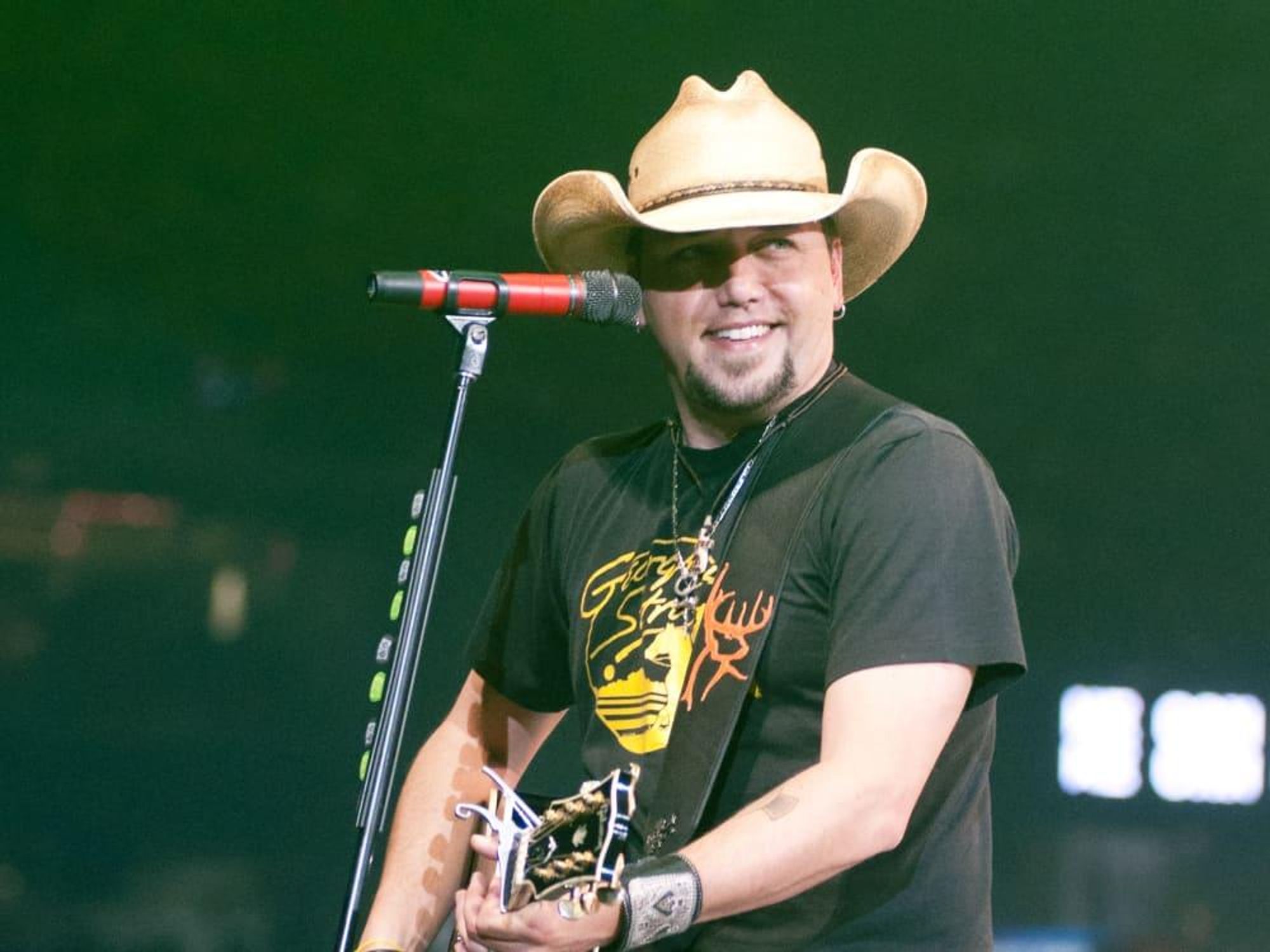 Jason Aldean grin