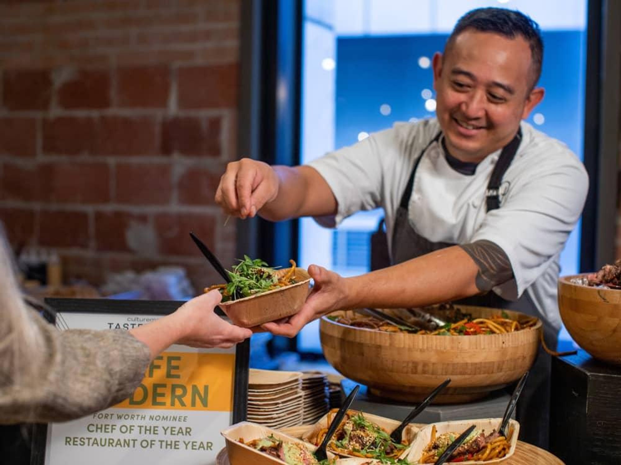 Jett Mora, Cafe Modern