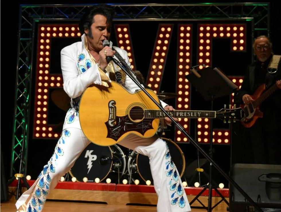 Kraig Parker in Viva Elvis