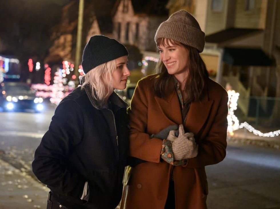 Kristen Stewart and Mackenzie Davis in Happiest Season