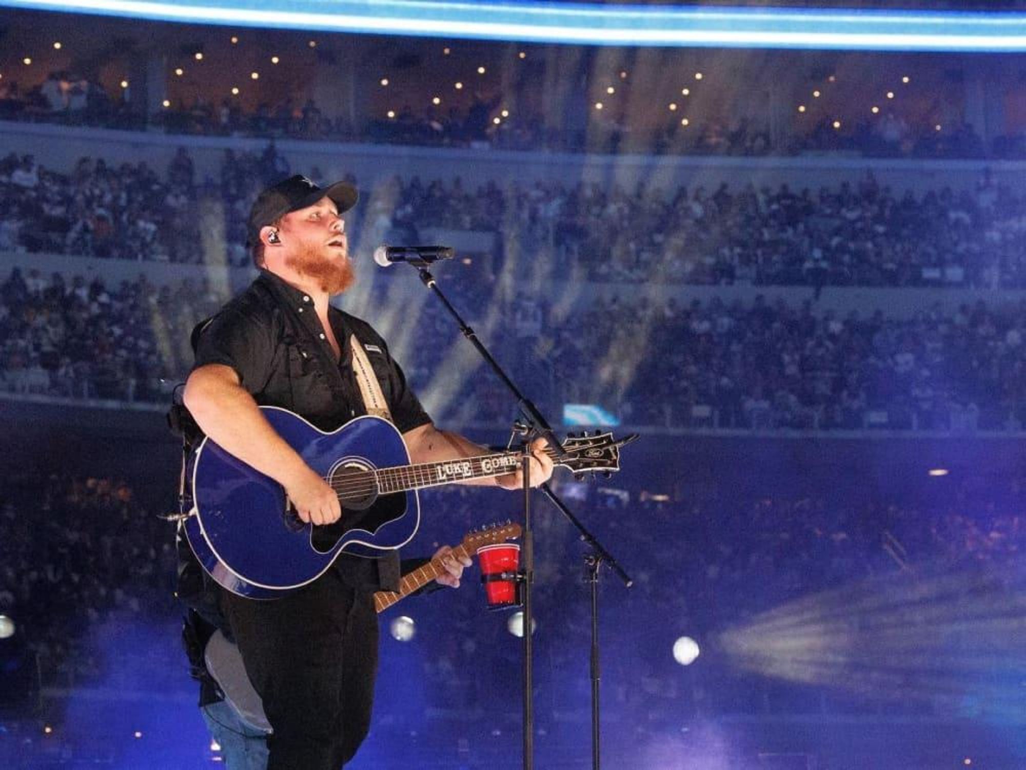CMA Entertainer of the Year Luke Combs launches 2023 world tour in