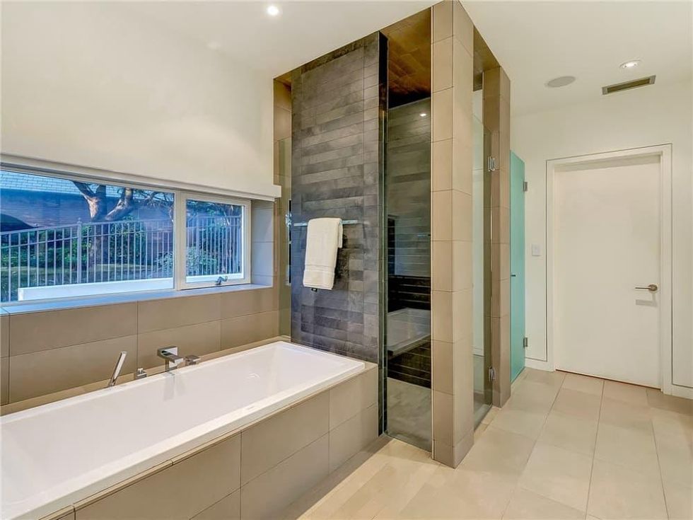 Master bath at 6628 Sahalee in Fort Worth