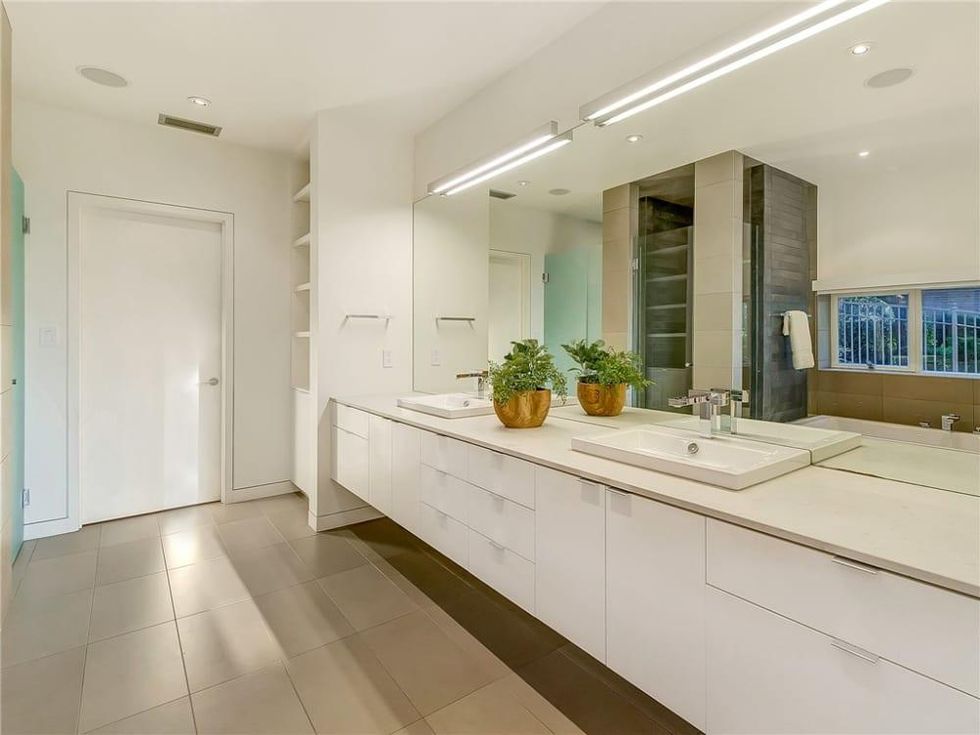 Master bath at 6628 Sahalee in Fort Worth